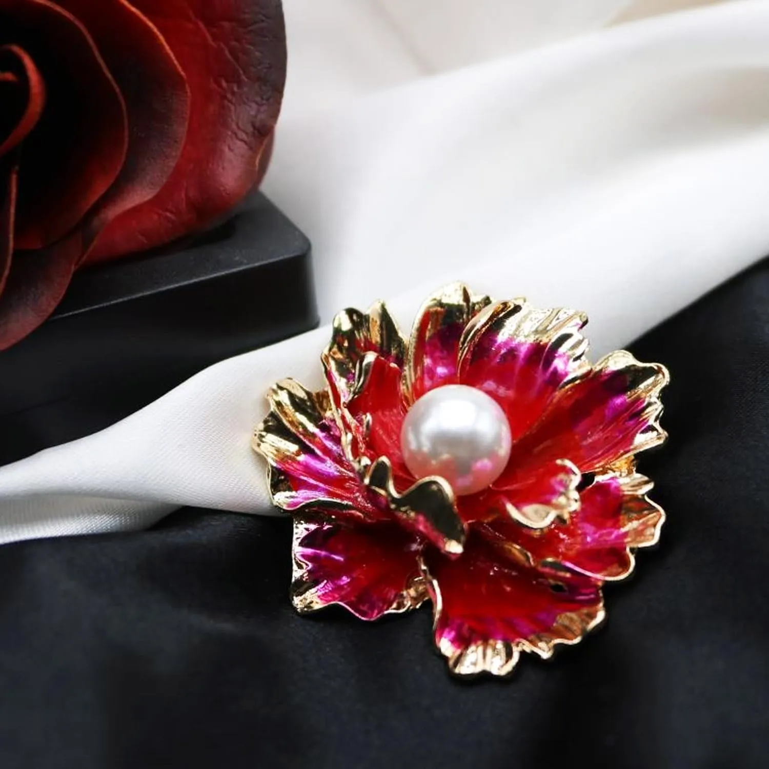 Crystal Pearl Flower Brooches Pins Fashion Beautiful Created Rhinestone Floral Brooch Good Idea for Party Dance Wedding Banquet for Elegant Women Girl