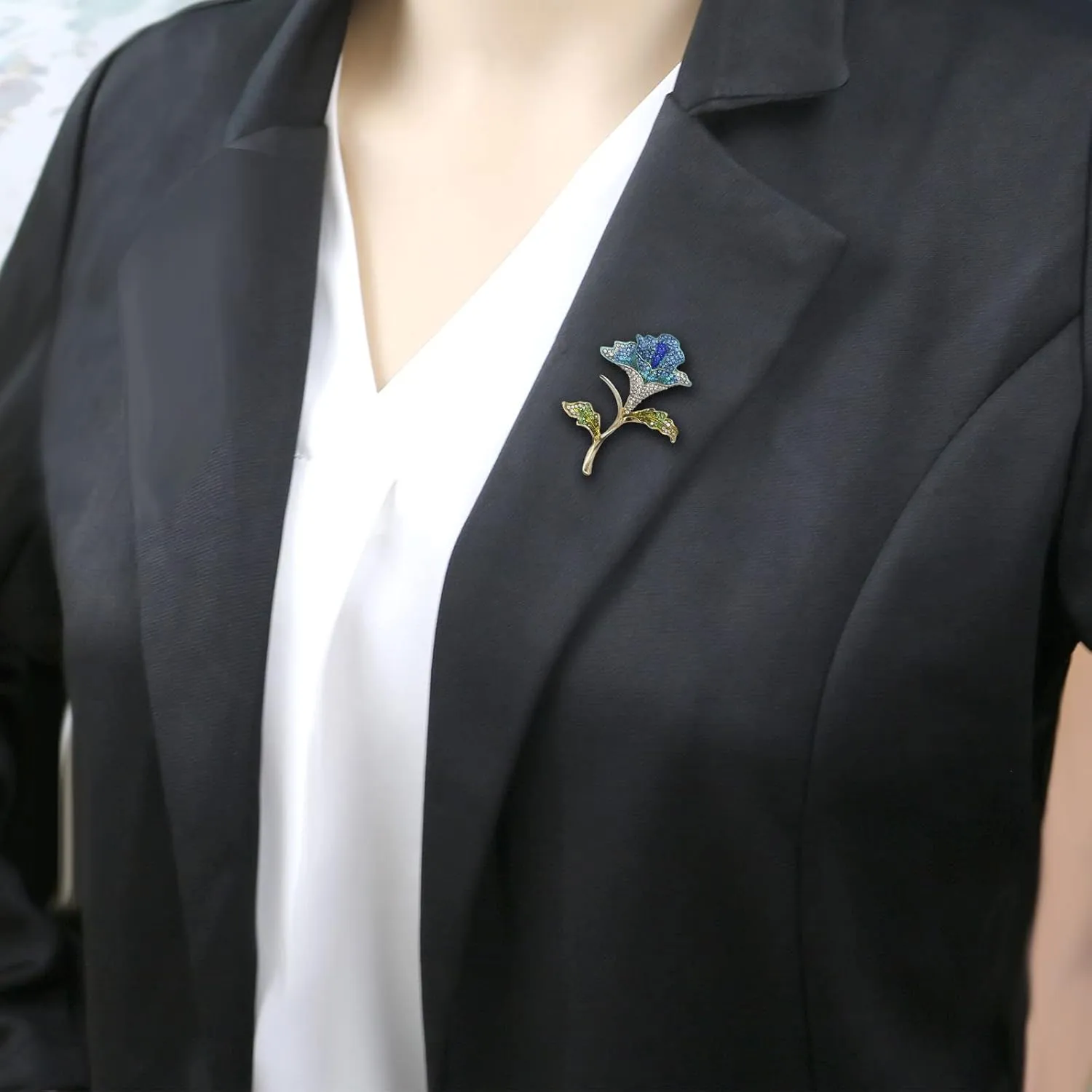Crystal Pearl Flower Brooches Pins Fashion Beautiful Created Rhinestone Floral Brooch Good Idea for Party Dance Wedding Banquet for Elegant Women Girl