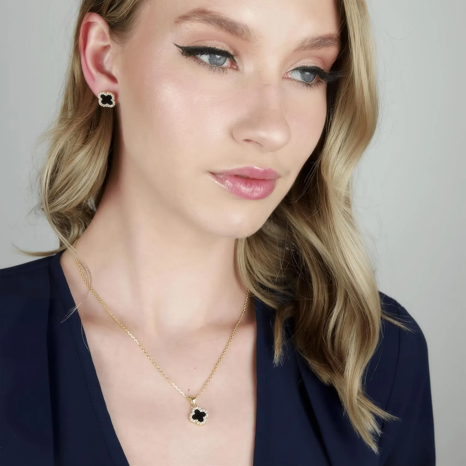 Four Leaf Crystal Clover Necklace Earring Set for Women 18K Gold Plated Stainless Steel Cubic Zirconia Pendant 4 Leaf Lucky Ear Studs Jewelry Gift for Mother and Daughter