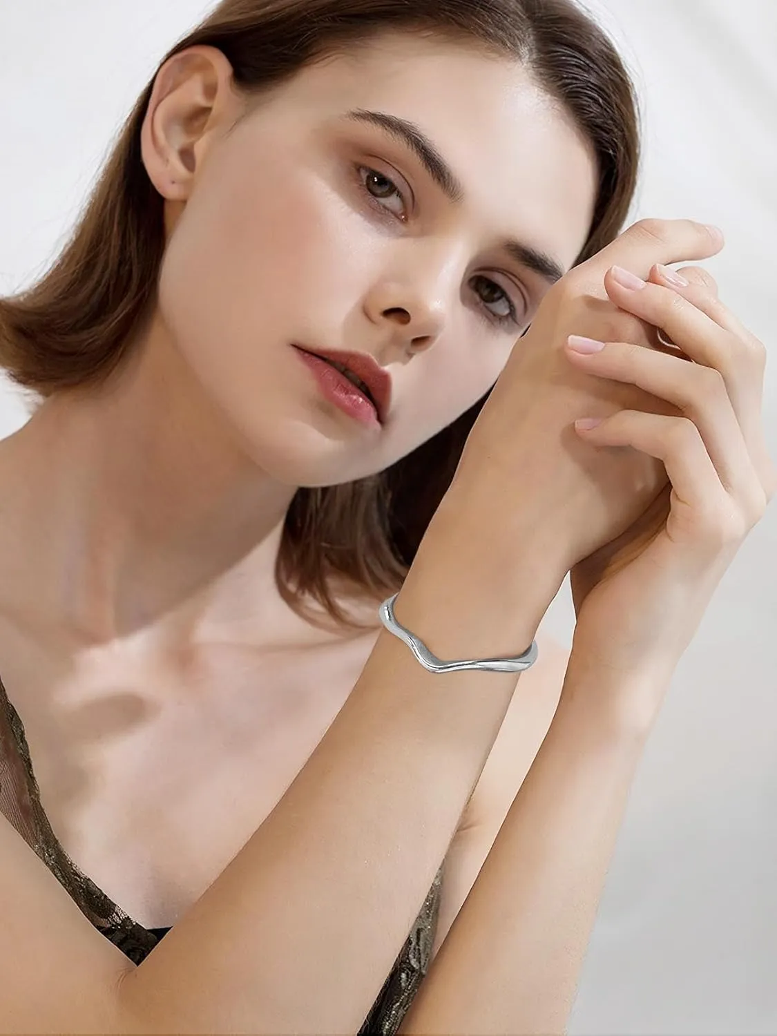 WOWORAMA Teardrop Gold Cuff Bracelets for Women Adjustable 18K Gold Plated Chunky Open Cuff Bangle Bracelets Minimalist Thick Gold Wrist Cuff Bracelets